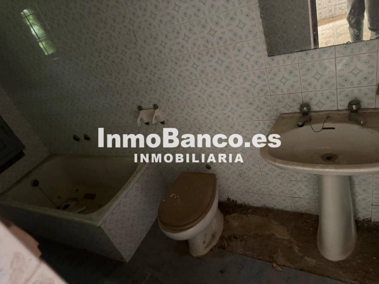 4 slaapkamer Villa te koop in Requena - € 42.000 (Ref: 9427848)