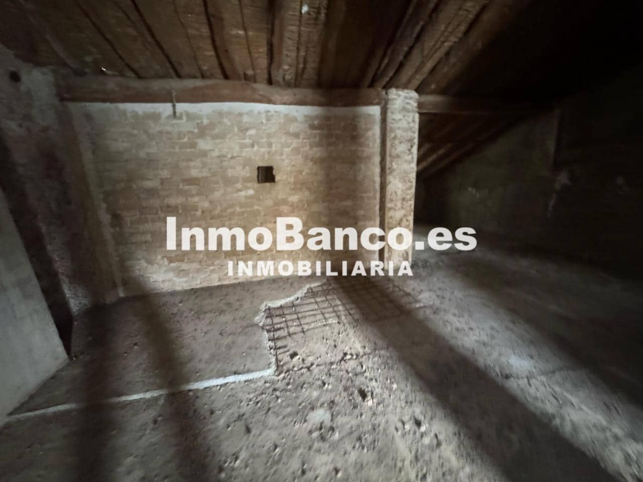 4 slaapkamer Villa te koop in Requena - € 42.000 (Ref: 9427848)