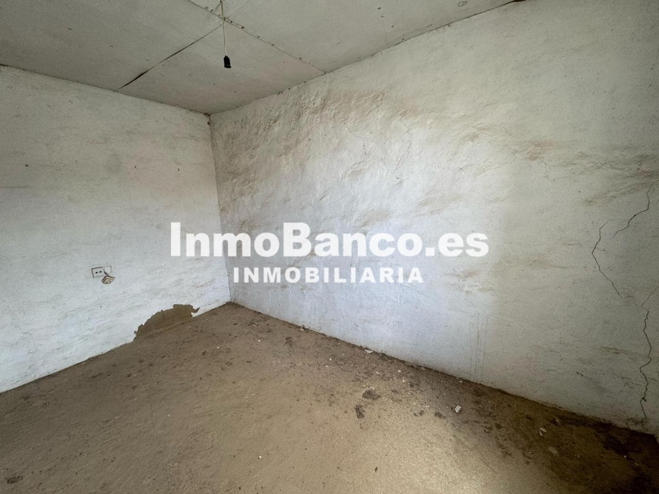 4 slaapkamer Villa te koop in Requena - € 42.000 (Ref: 9427848)