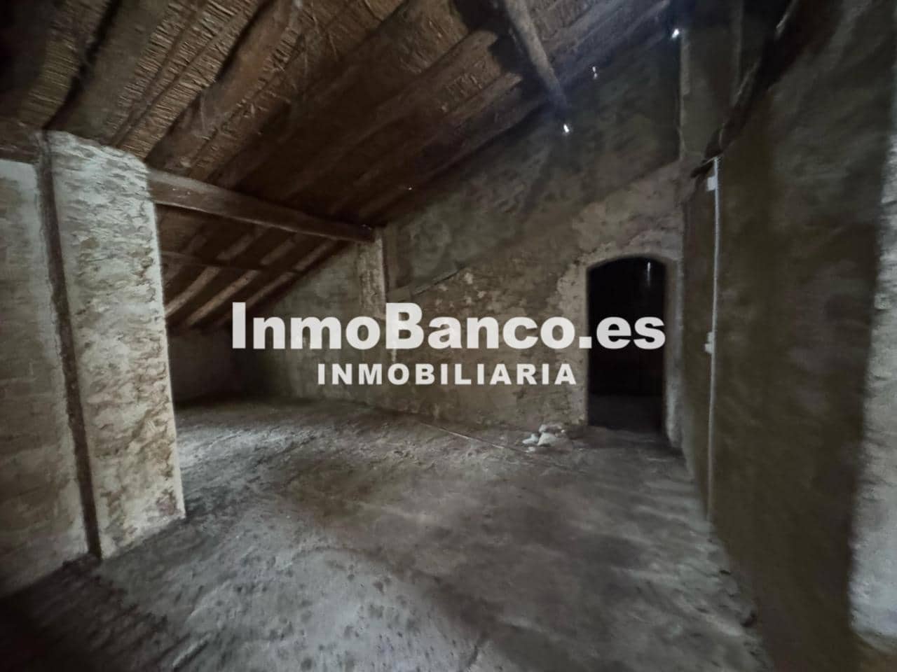 4 slaapkamer Villa te koop in Requena - € 42.000 (Ref: 9427848)