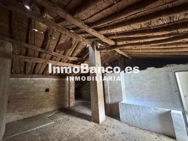 4 slaapkamer Villa te koop in Requena - € 42.000 (Ref: 9427848)