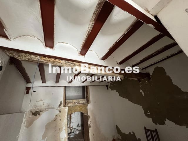 3 slaapkamer Villa te koop in Requena - € 49.800 (Ref: 9427849)