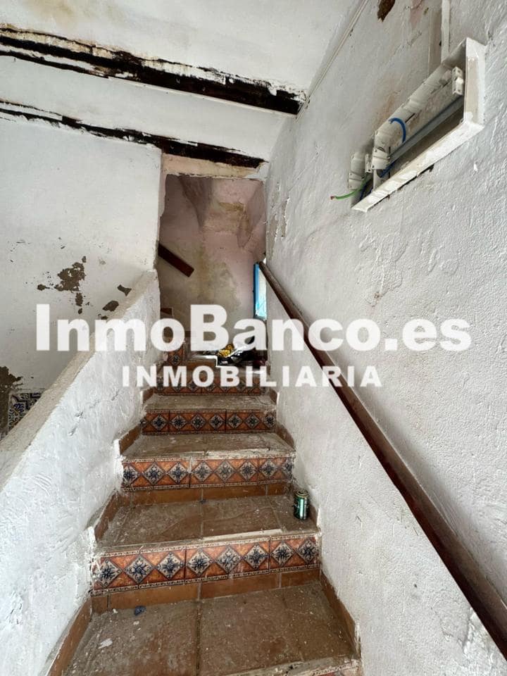 3 bedroom Villa for sale in Requena - € 49,800 (Ref: 9427849)