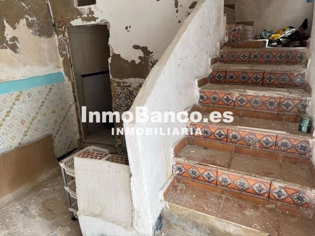 3 slaapkamer Villa te koop in Requena - € 49.800 (Ref: 9427849)