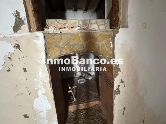3 slaapkamer Villa te koop in Requena - € 49.800 (Ref: 9427849)