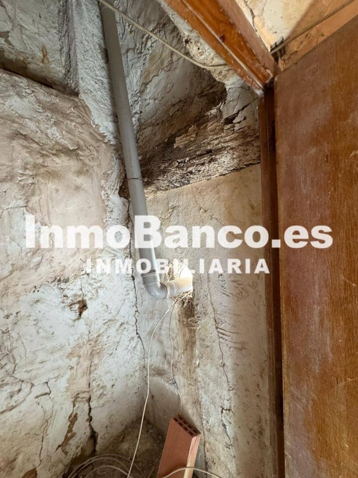 3 bedroom Villa for sale in Requena - € 49,800 (Ref: 9427849)