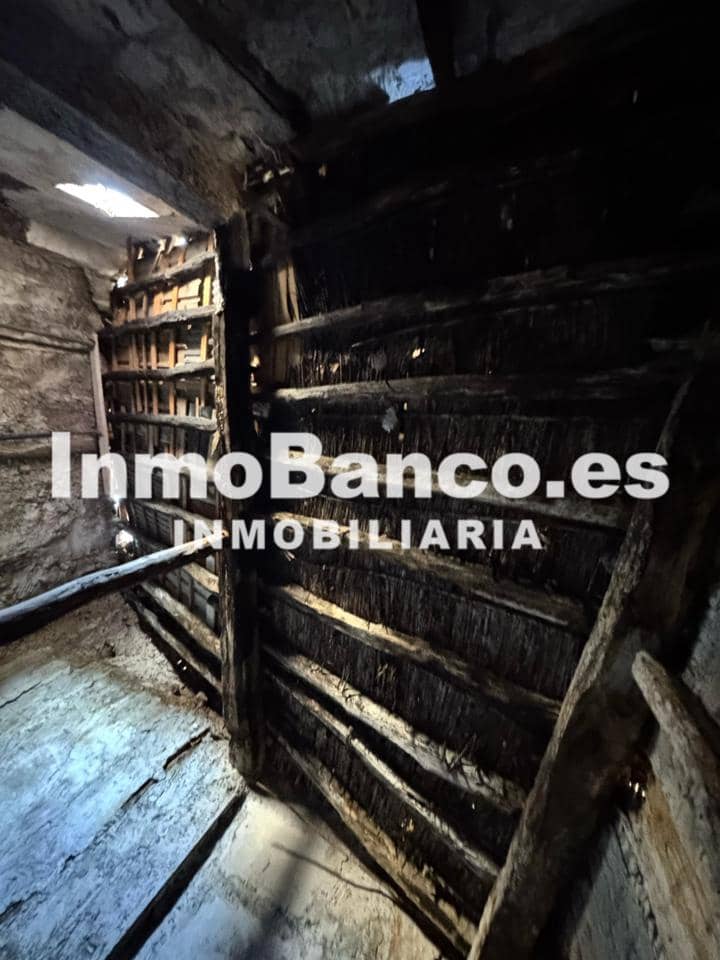 3 bedroom Villa for sale in Requena - € 49,800 (Ref: 9427849)