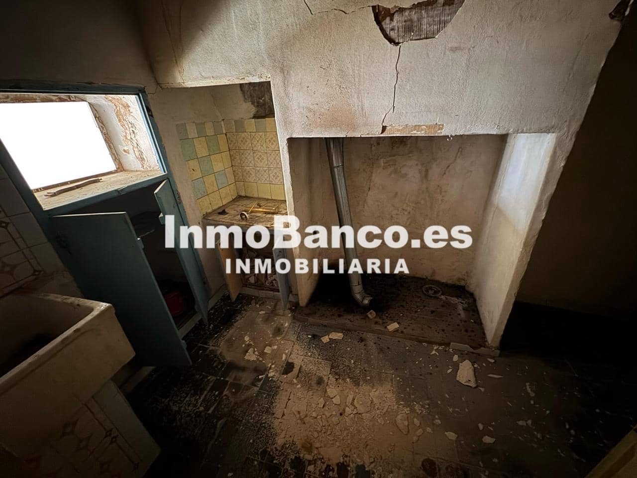 3 bedroom Villa for sale in Requena - € 49,800 (Ref: 9427849)