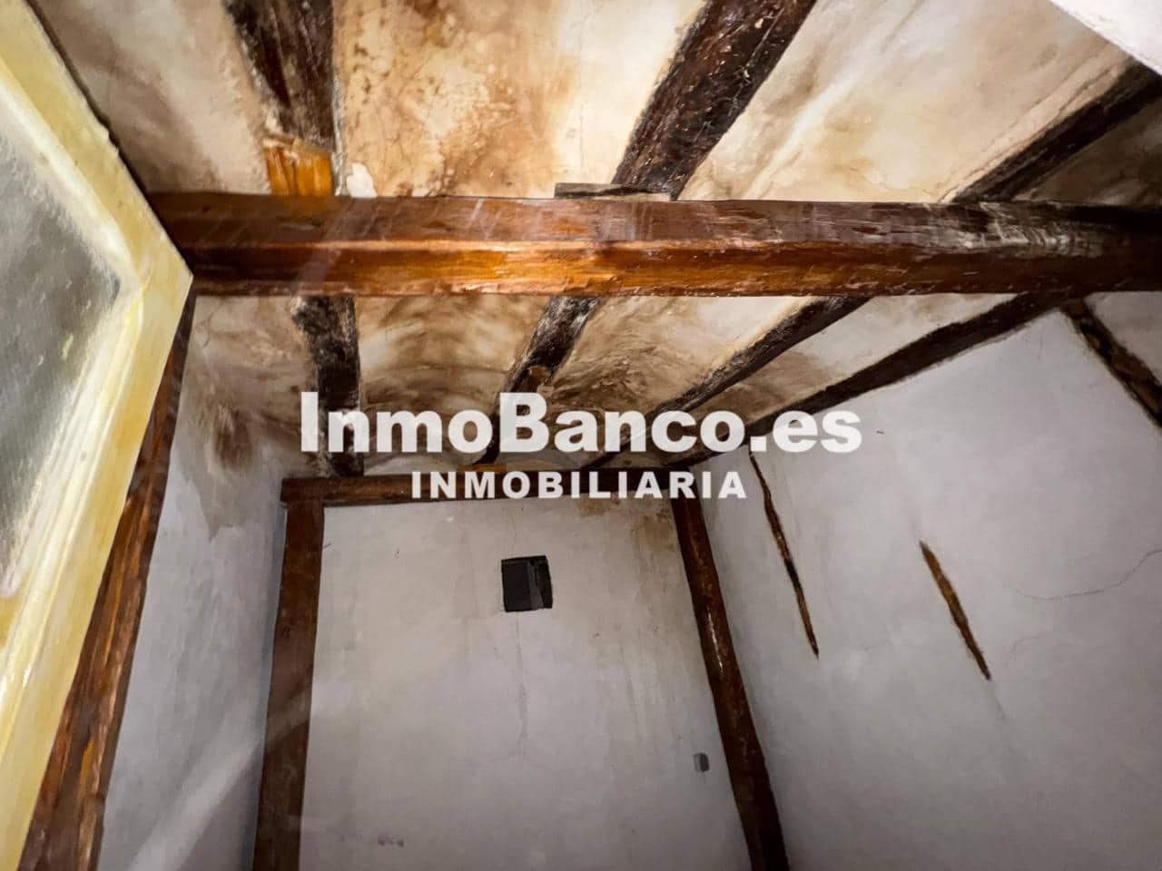 3 bedroom Villa for sale in Requena - € 49,800 (Ref: 9427849)