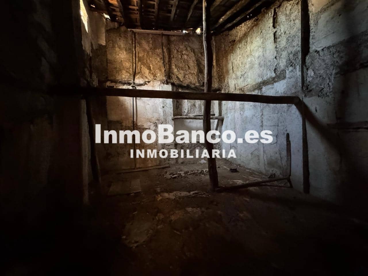 3 bedroom Villa for sale in Requena - € 49,800 (Ref: 9427849)