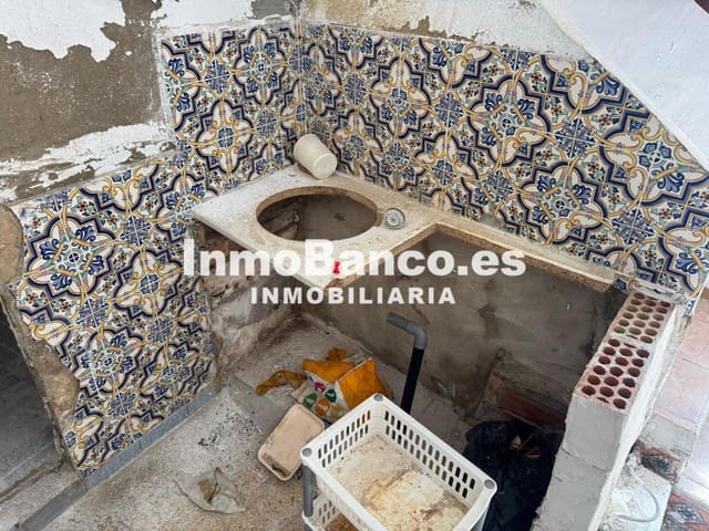 3 slaapkamer Villa te koop in Requena - € 49.800 (Ref: 9427849)