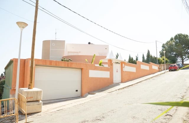 5 slaapkamer Villa te huur in Chiva met zwembad - € 3.500 (Ref: 9427860)