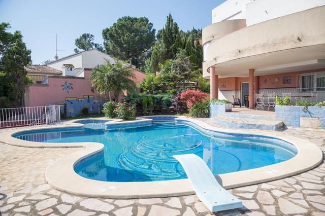 5 slaapkamer Villa te huur in Chiva met zwembad - € 3.500 (Ref: 9427860)