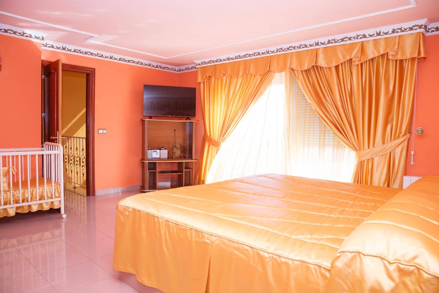 5 slaapkamer Villa te huur in Chiva met zwembad - € 3.500 (Ref: 9427860)