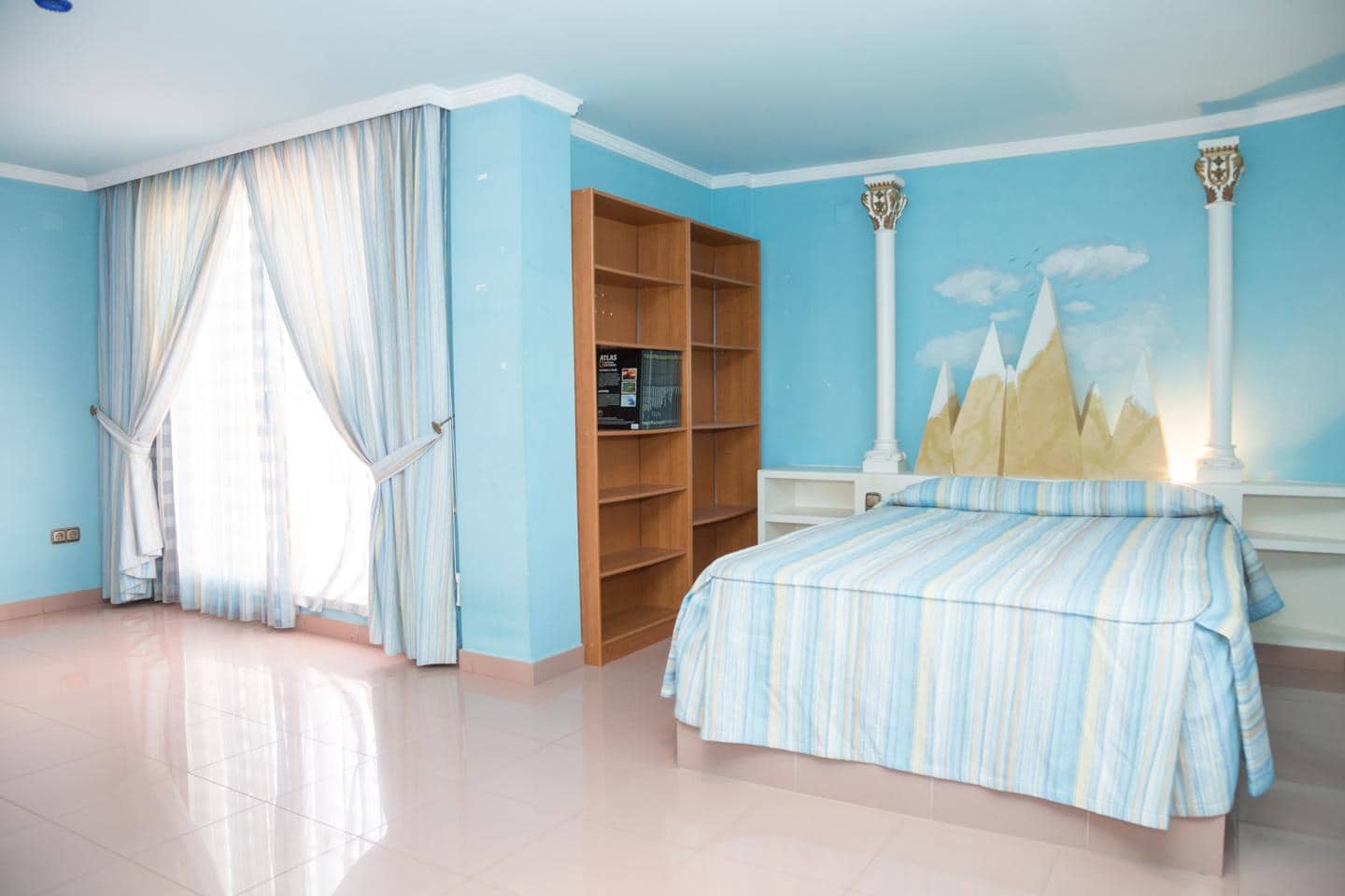 5 slaapkamer Villa te huur in Chiva met zwembad - € 3.500 (Ref: 9427860)