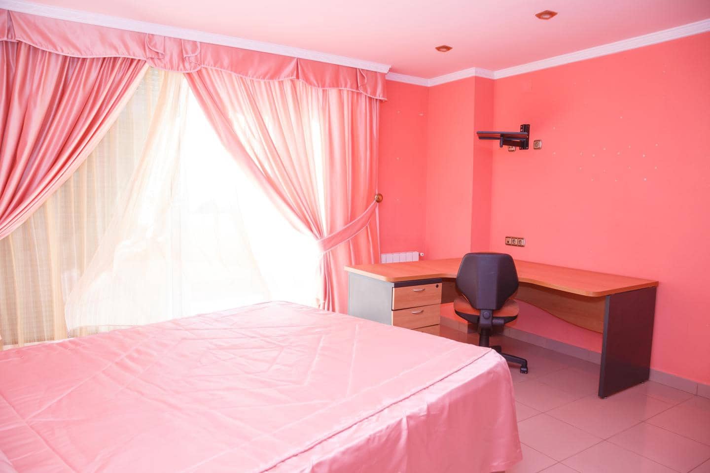 5 slaapkamer Villa te huur in Chiva met zwembad - € 3.500 (Ref: 9427860)