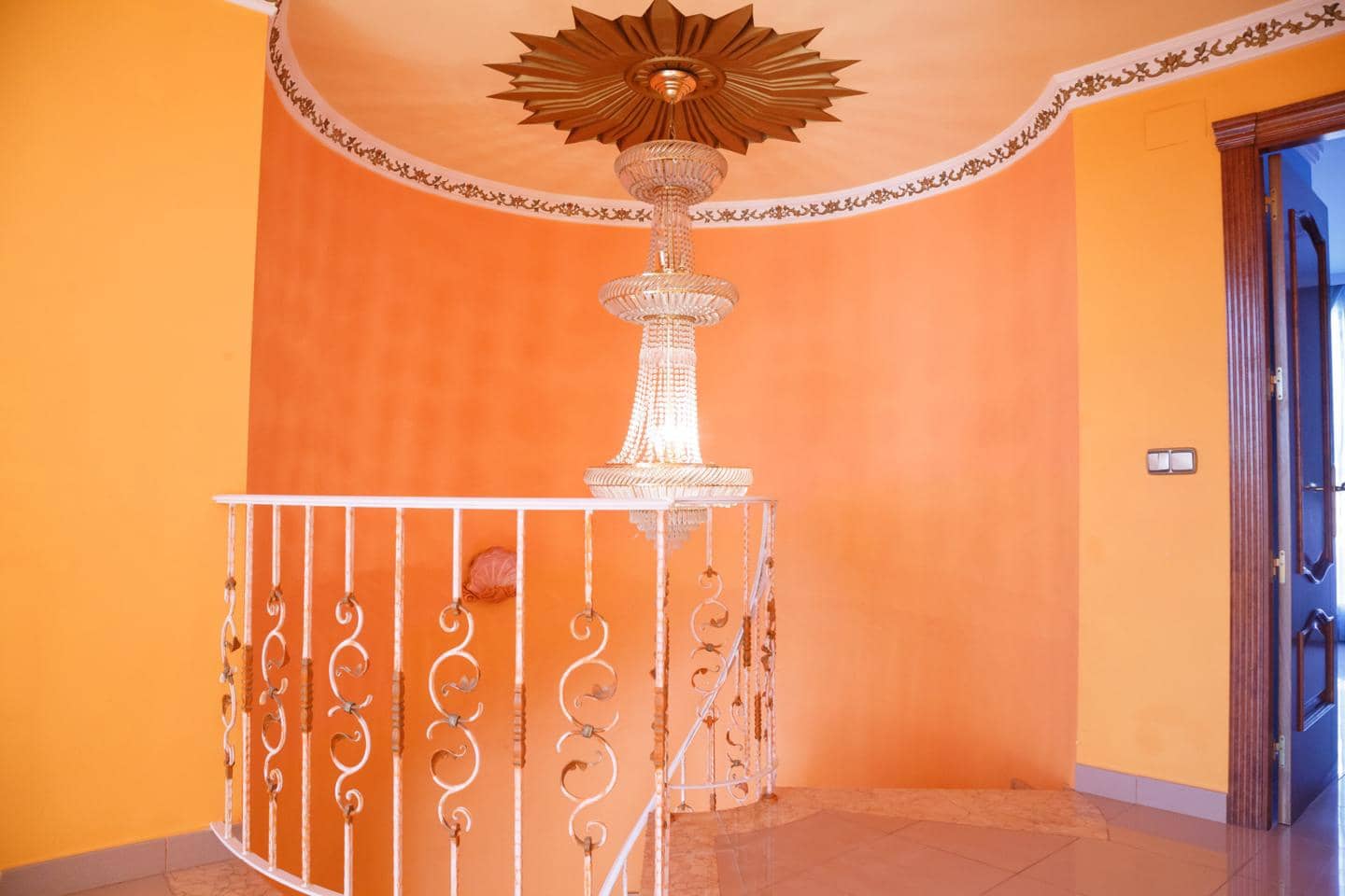 5 slaapkamer Villa te huur in Chiva met zwembad - € 3.500 (Ref: 9427860)