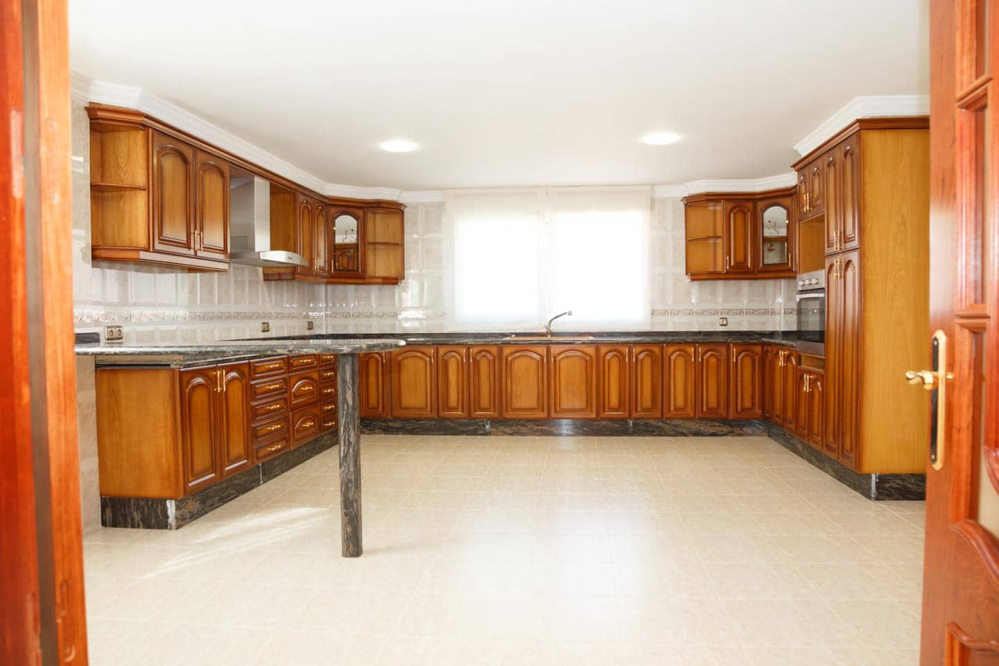 5 slaapkamer Villa te huur in Chiva met zwembad - € 3.500 (Ref: 9427860)