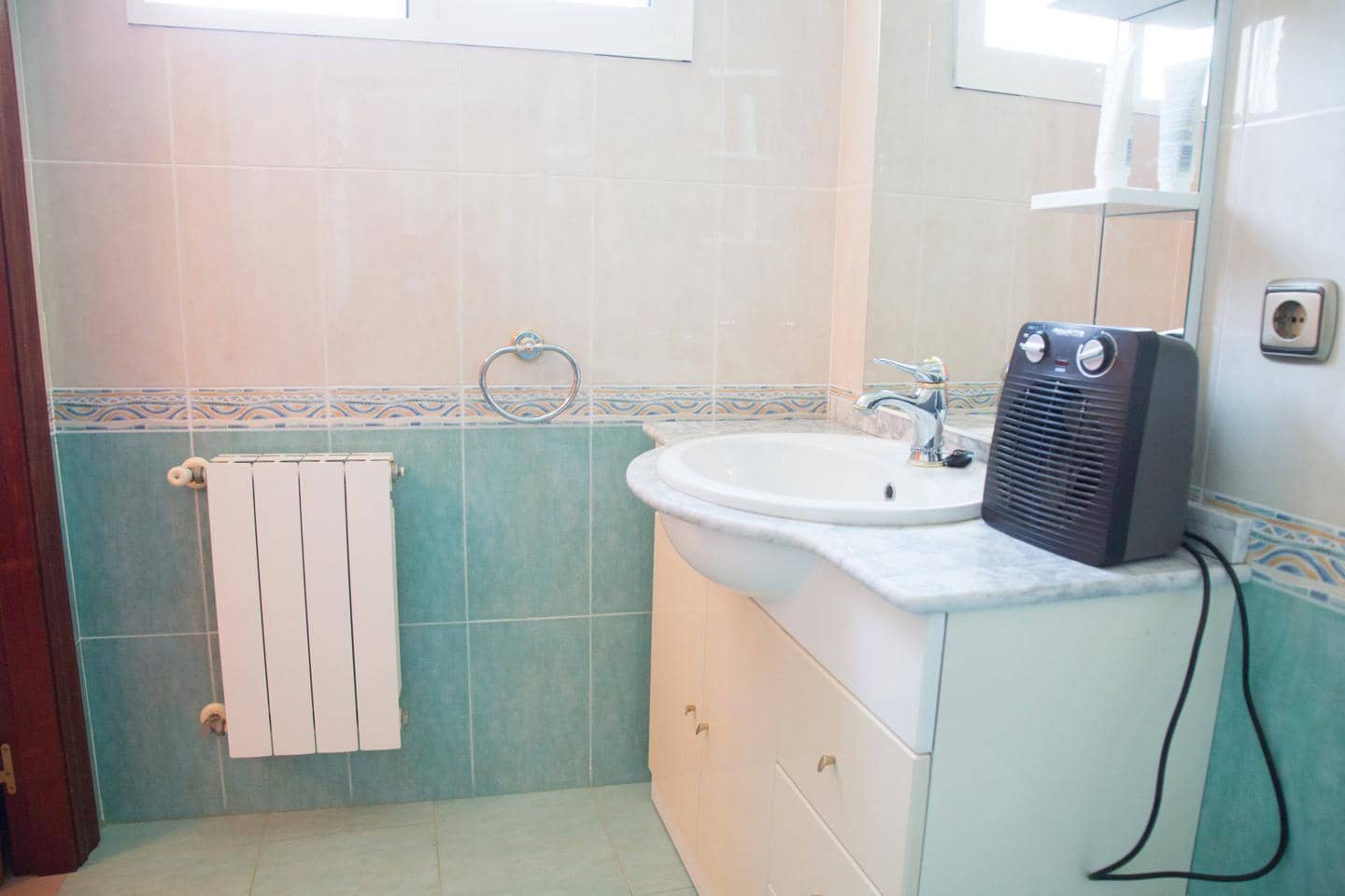 5 slaapkamer Villa te huur in Chiva met zwembad - € 3.500 (Ref: 9427860)