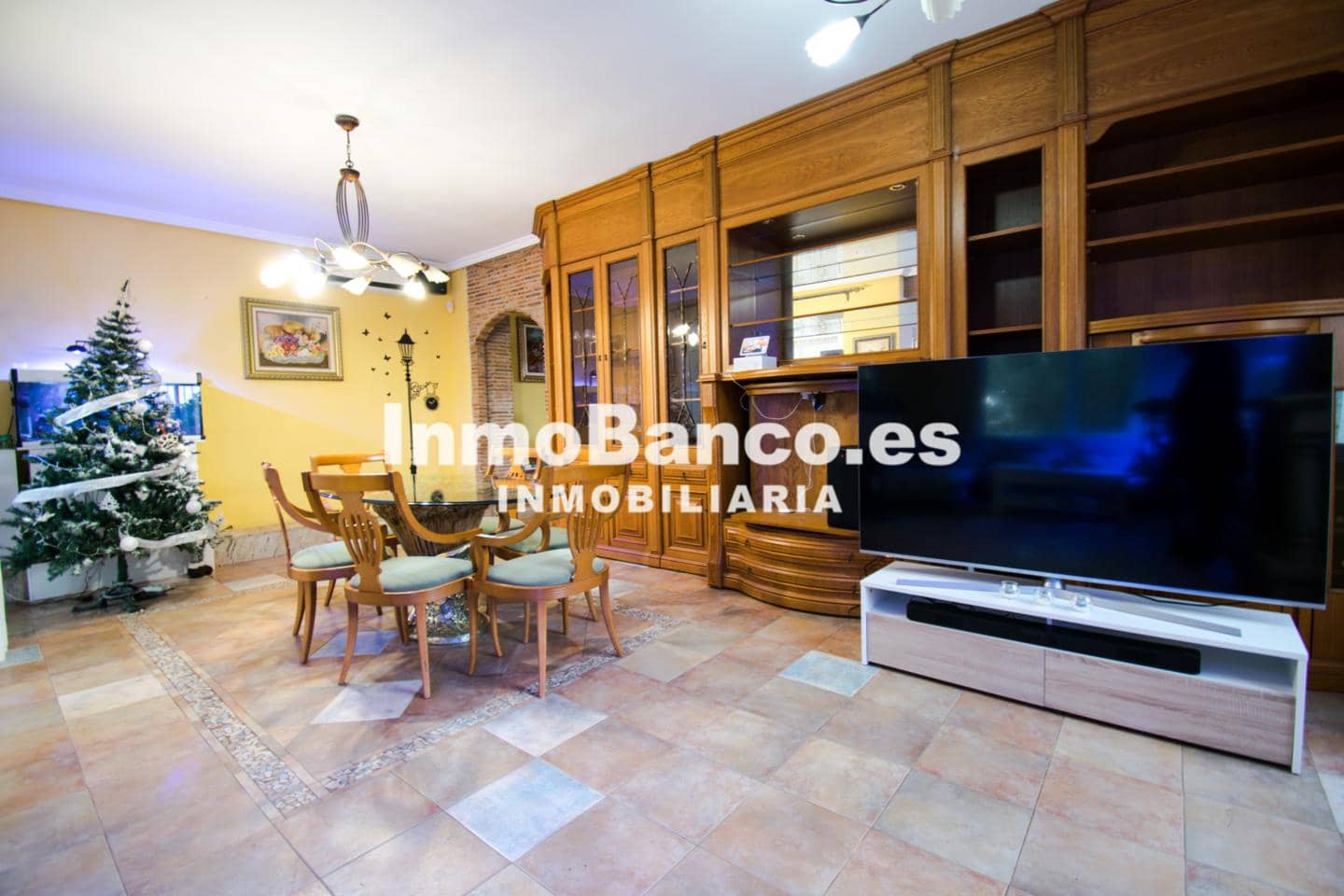 4 slaapkamer Villa te koop in Torrent met zwembad garage - € 415.000 (Ref: 9427867)