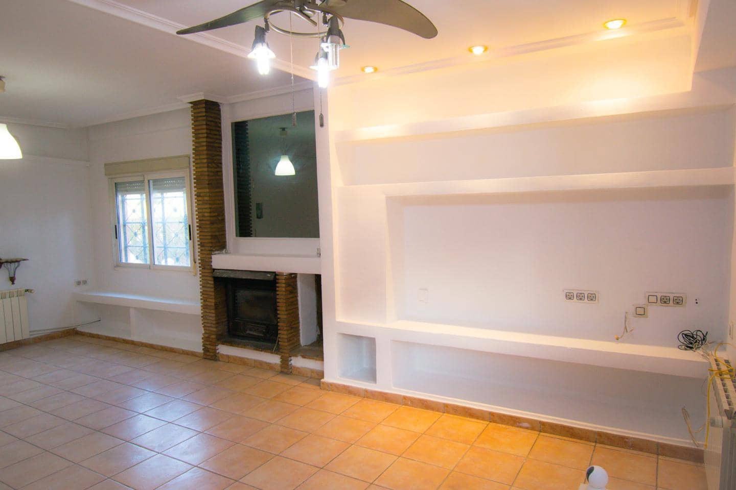 3 bedroom Villa for rent in Chiva with pool garage - € 1,500 (Ref: 9451546)