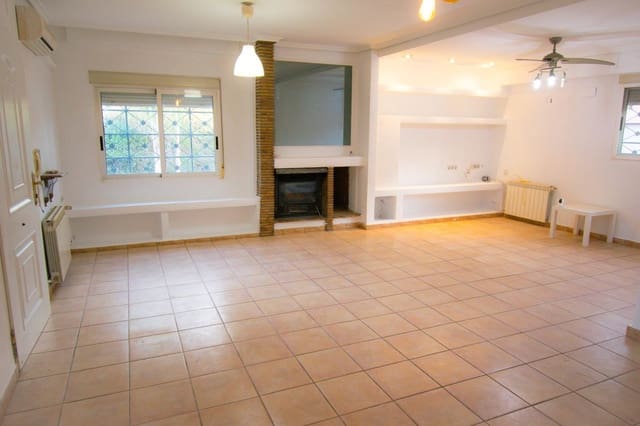 3 bedroom Villa for rent in Chiva with pool garage - € 1,500 (Ref: 9451546)