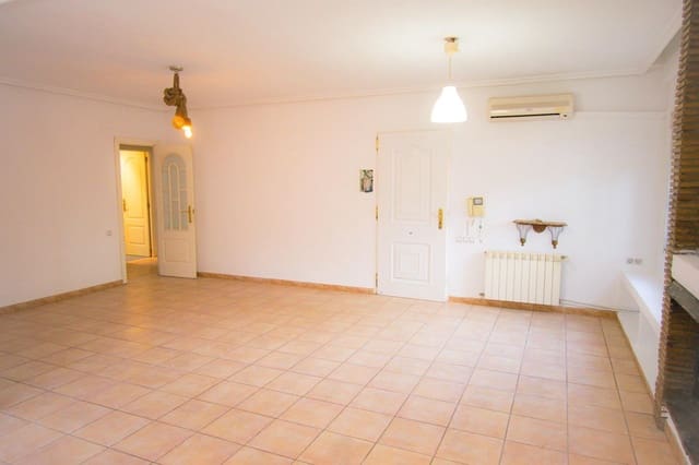 3 bedroom Villa for rent in Chiva with pool garage - € 1,500 (Ref: 9451546)