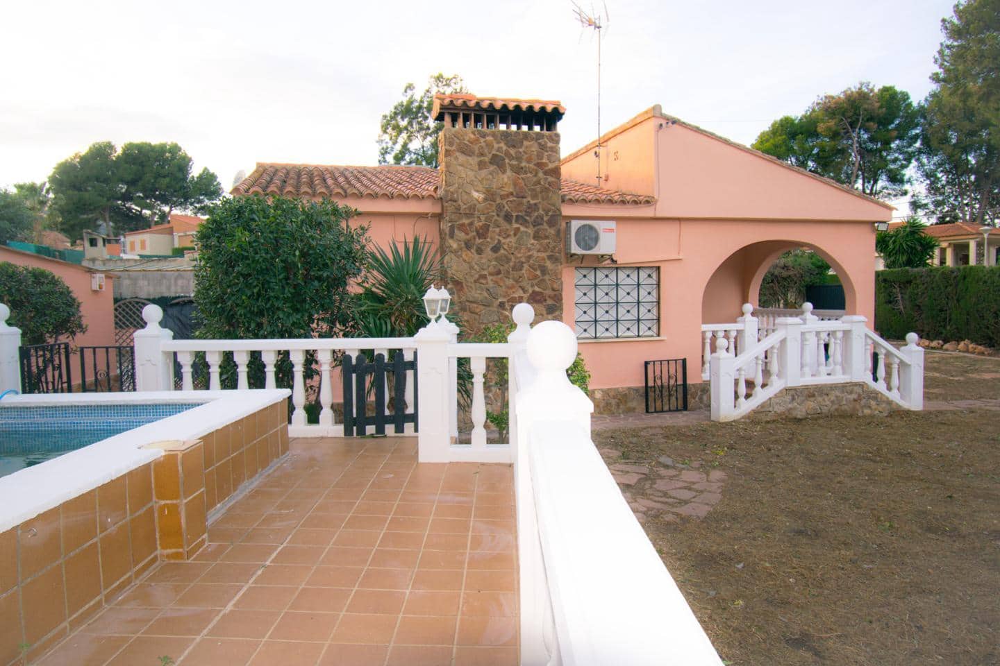 3 bedroom Villa for rent in Chiva with pool garage - € 1,500 (Ref: 9451546)