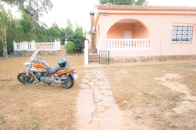 3 bedroom Villa for rent in Chiva with pool garage - € 1,500 (Ref: 9451546)