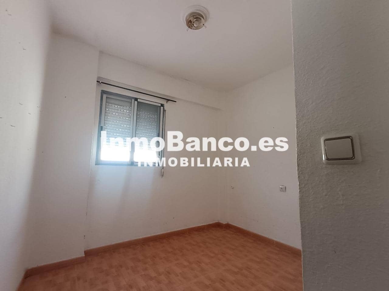 Piso de 3 habitaciones en València ciudad en venta - 115.000 € (Ref: 9465024)