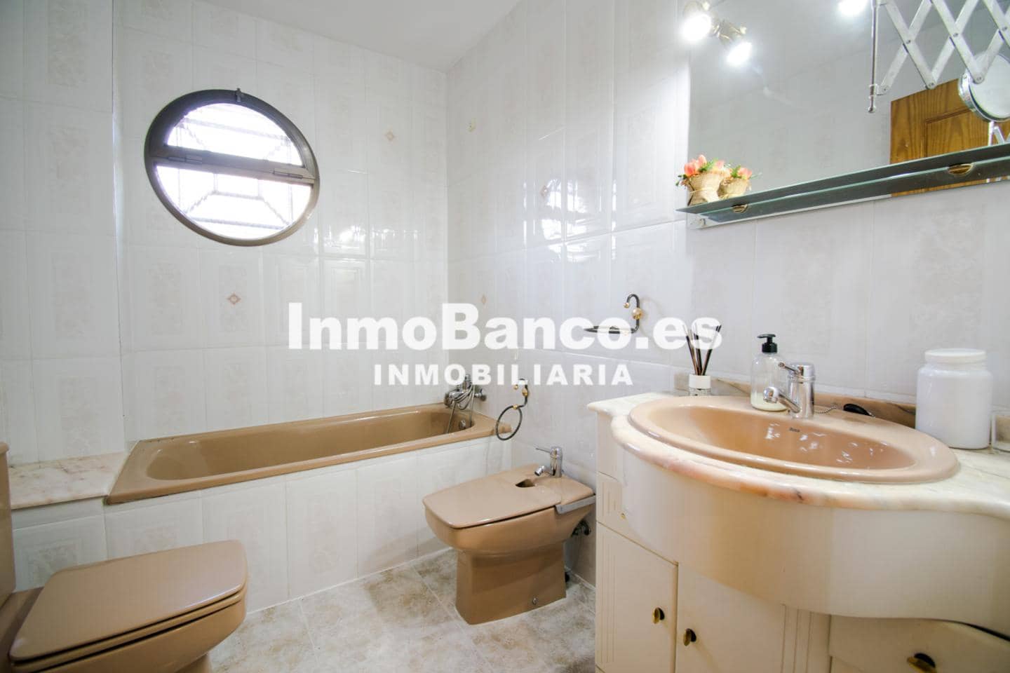 4 bedroom Villa for sale in Chiva with pool garage - € 460,000 (Ref: 9470720)