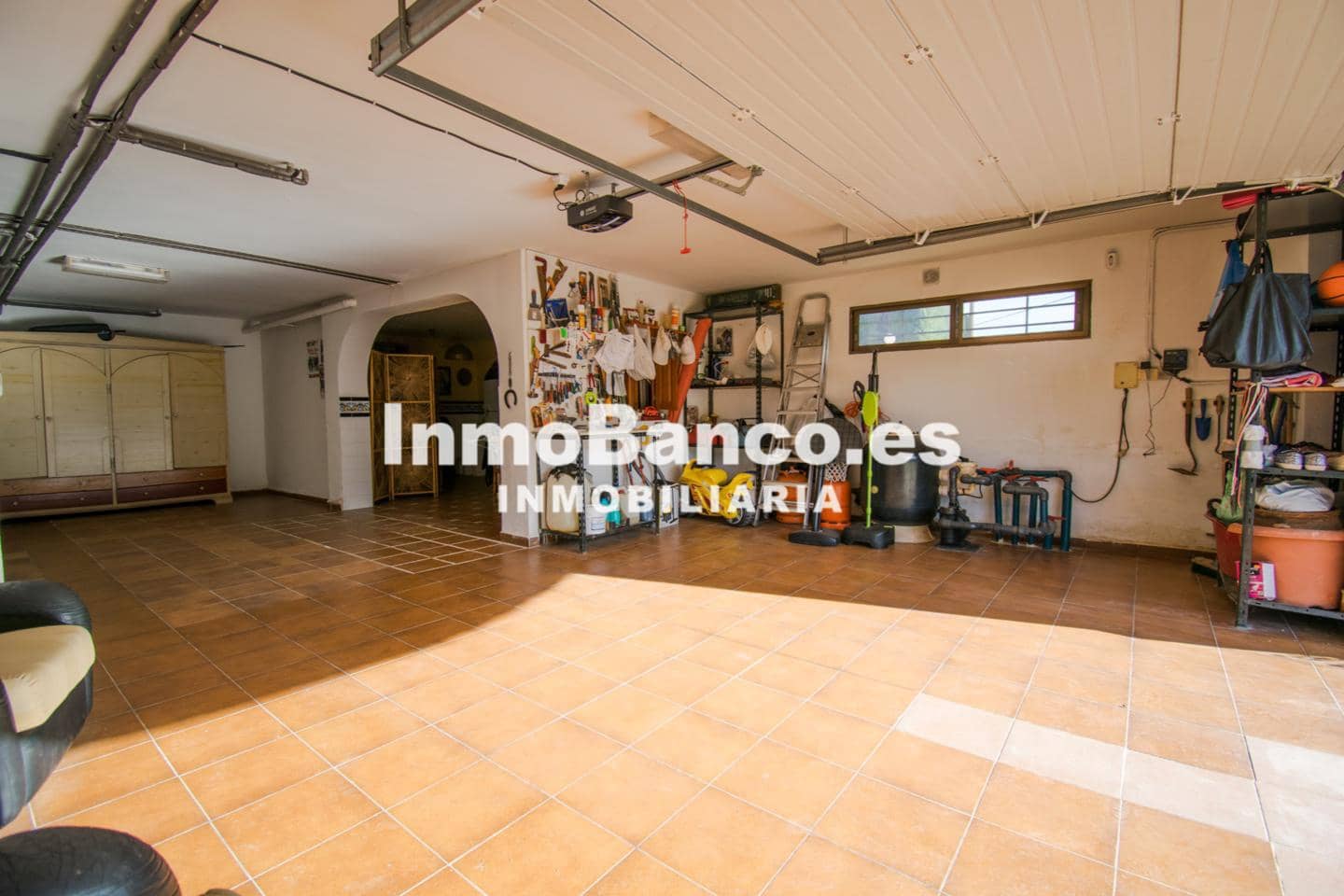 4 bedroom Villa for sale in Chiva with pool garage - € 460,000 (Ref: 9470720)