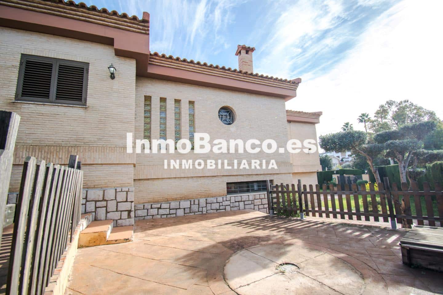 4 bedroom Villa for sale in Chiva with pool garage - € 460,000 (Ref: 9470720)