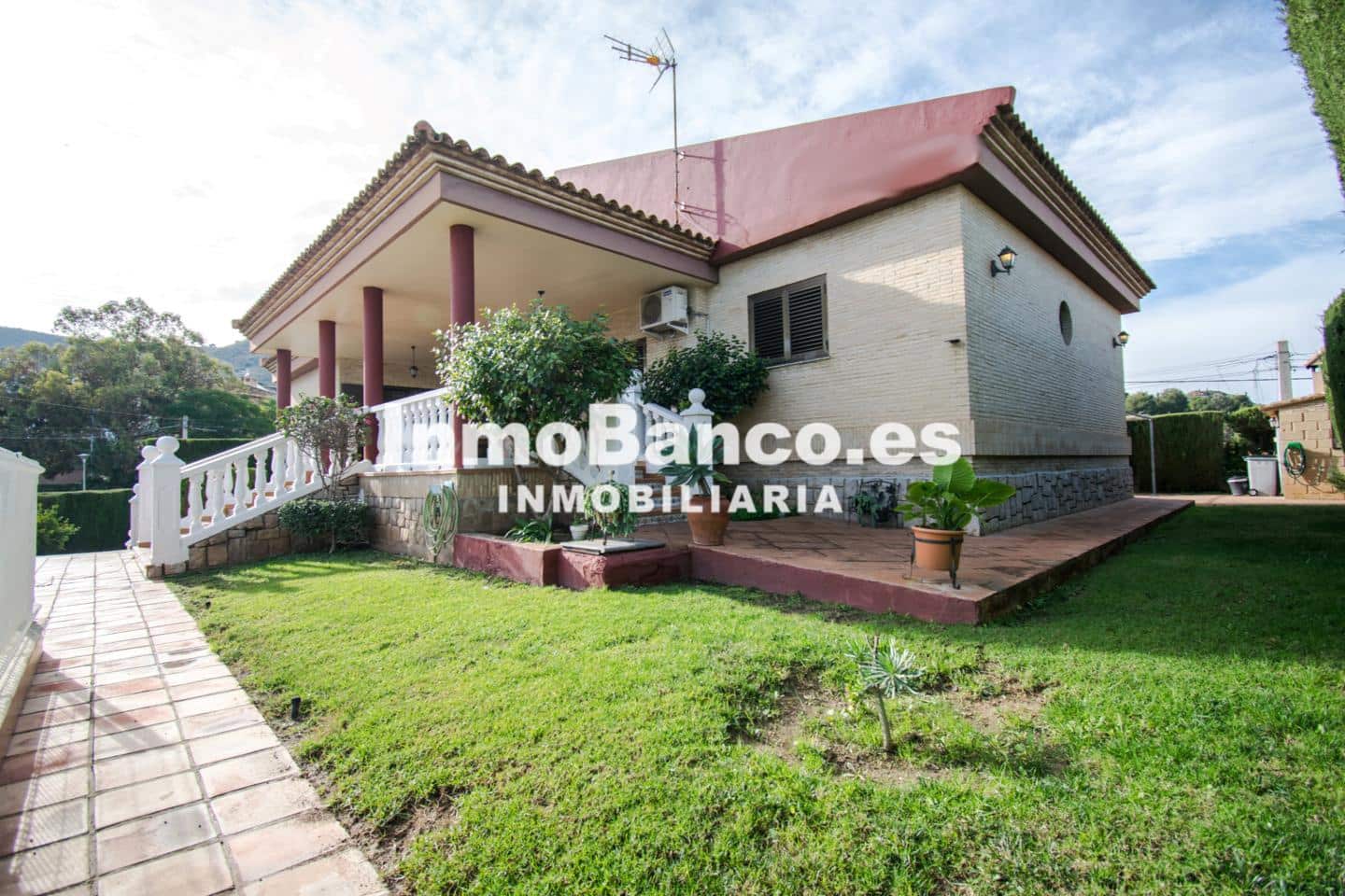 4 bedroom Villa for sale in Chiva with pool garage - € 460,000 (Ref: 9470720)