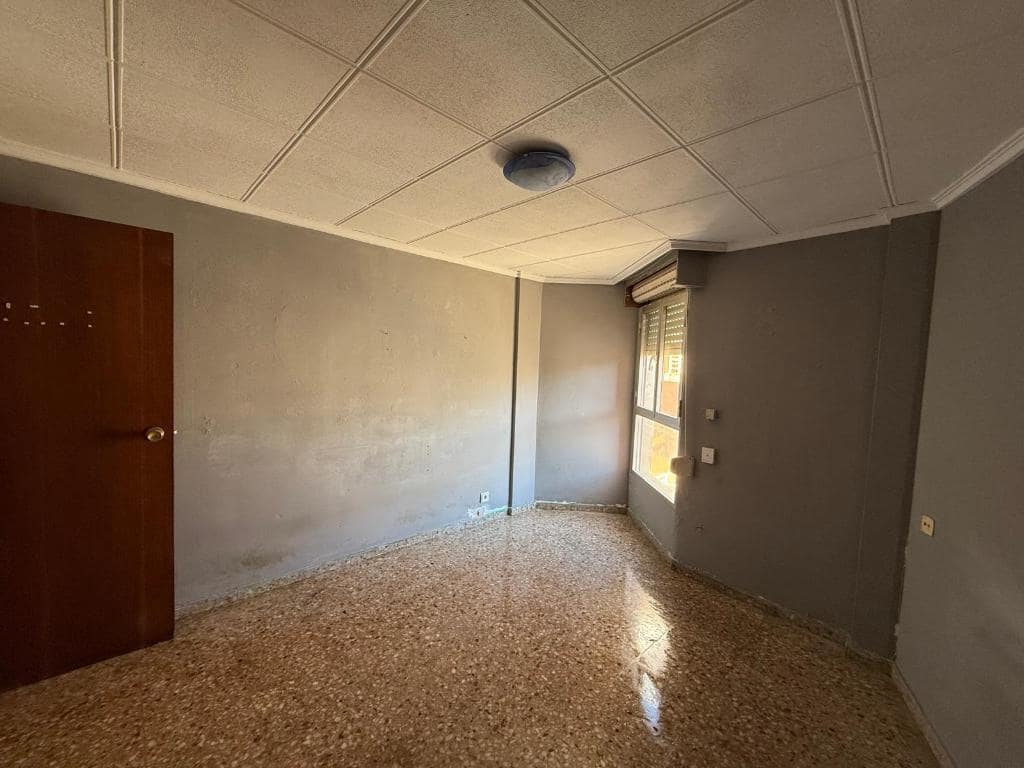 Piso de 3 habitaciones en Algemesí en venta - 76.000 € (Ref: 9473341)