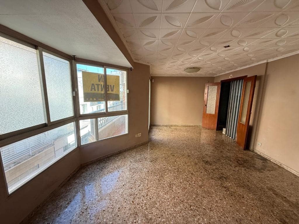 Piso de 3 habitaciones en Algemesí en venta - 76.000 € (Ref: 9473341)