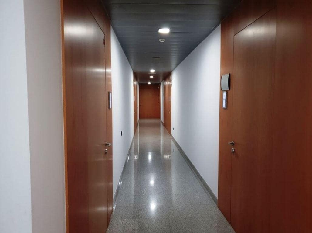 Office for sale in Seville city - € 50,000 (Ref: 9481589)