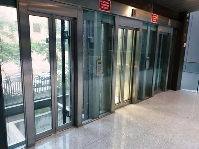 Office for sale in El Juncal, Híspalis, Seville city - € 50,000 (Ref: 9481589)