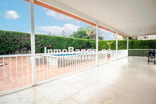 Chalet de 4 habitaciones en Torrent en venta con piscina - 350.000 € (Ref: 9484985)