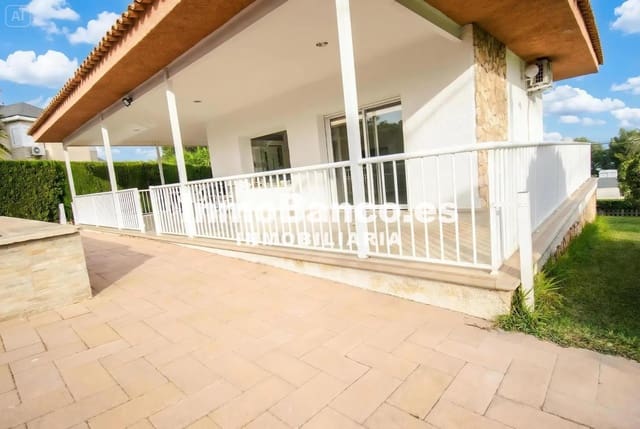 Chalet de 4 habitaciones en Torrent en venta con piscina - 350.000 € (Ref: 9484985)