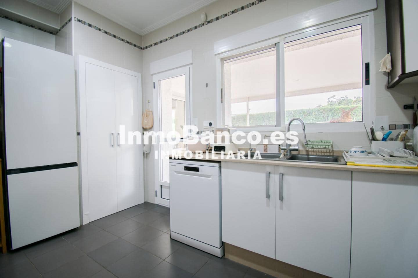 4 bedroom Villa for sale in Torrent with pool - € 350,000 (Ref: 9484985)