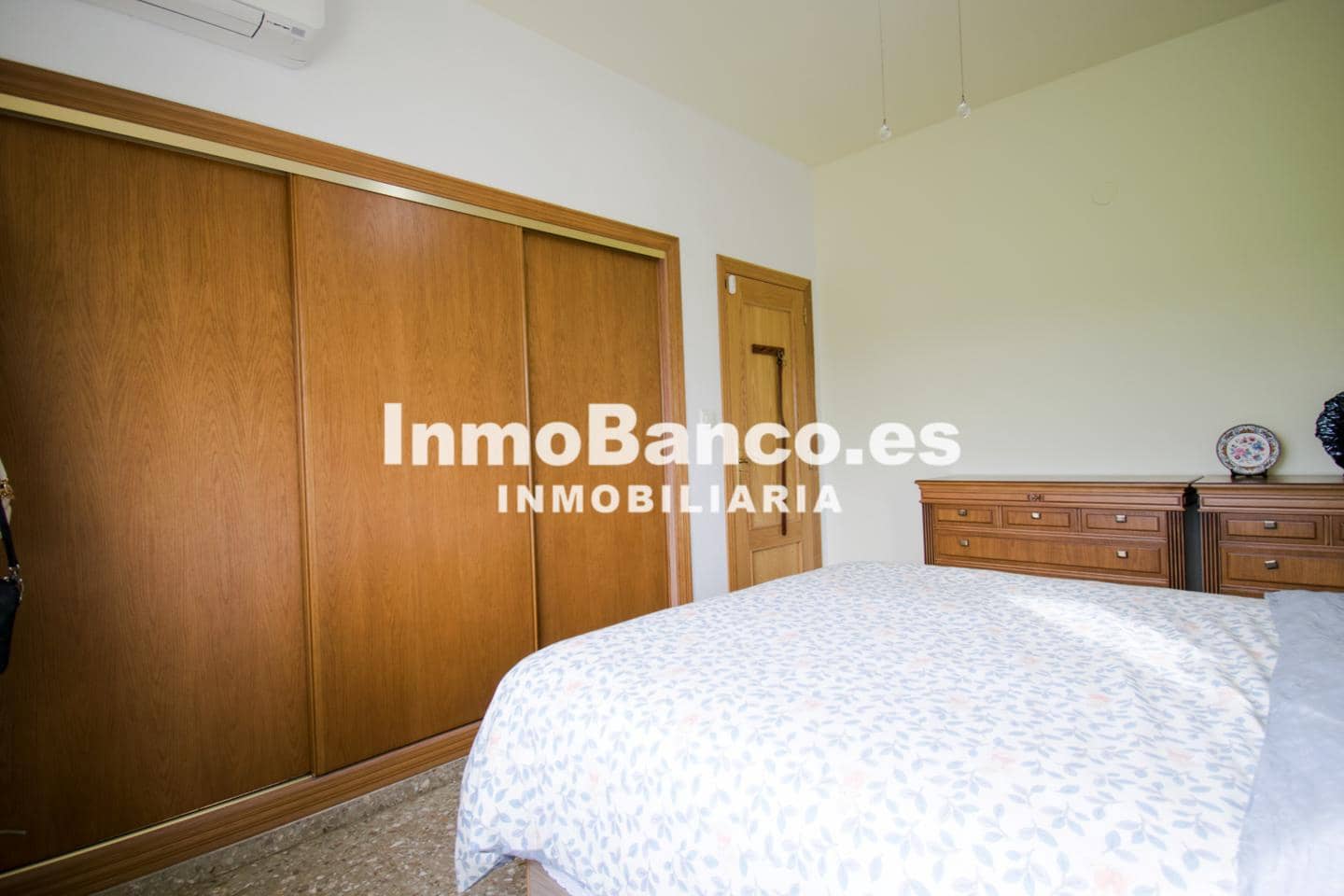 4 bedroom Villa for sale in Torrent with pool - € 350,000 (Ref: 9484985)