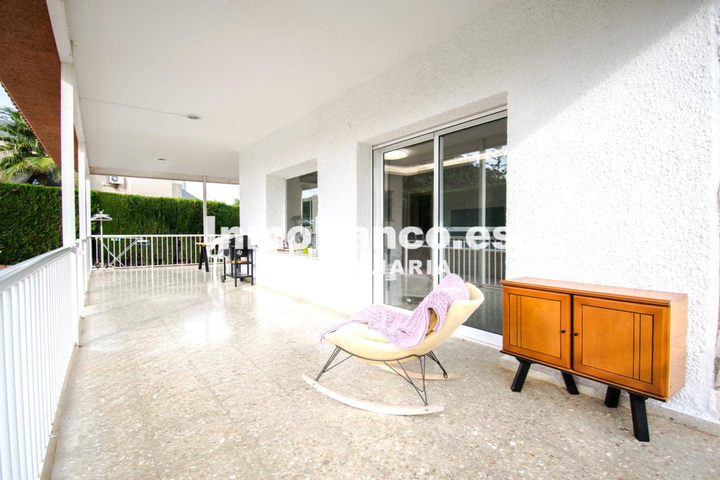 4 bedroom Villa for sale in Torrent with pool - € 350,000 (Ref: 9484985)