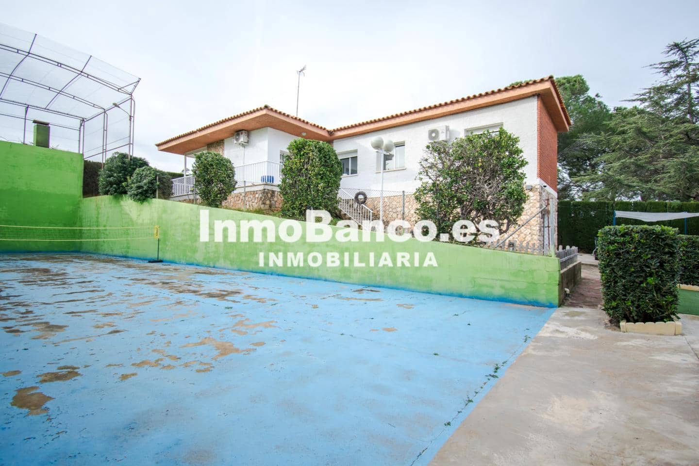 4 bedroom Villa for sale in Torrent with pool - € 350,000 (Ref: 9484985)