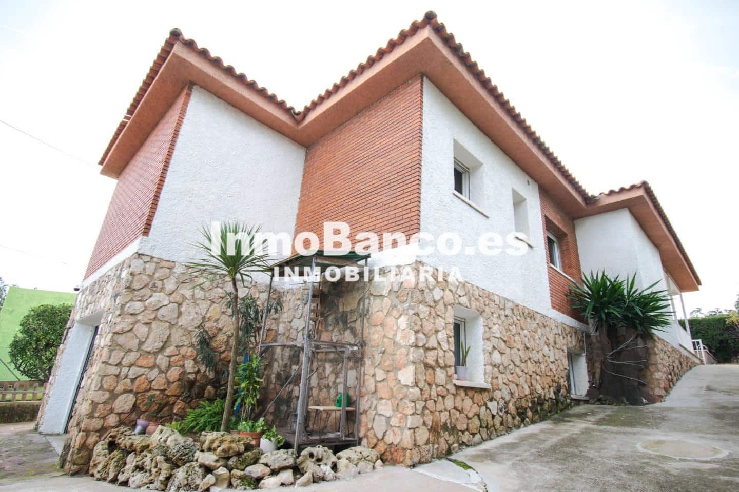 4 bedroom Villa for sale in Torrent with pool - € 350,000 (Ref: 9484985)
