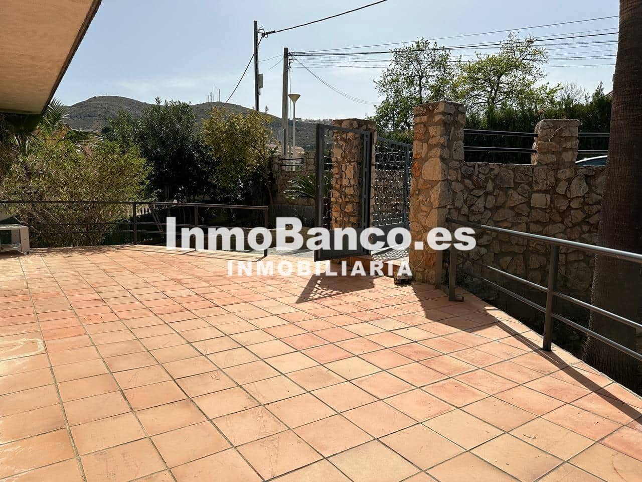 6 bedroom Villa for rent in Chiva - € 2,500 (Ref: 9493876)