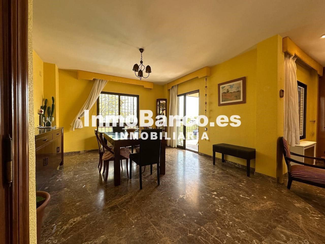 6 bedroom Villa for rent in Chiva - € 2,500 (Ref: 9493876)