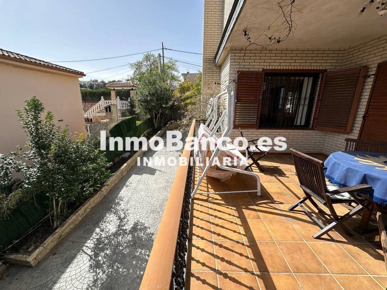 6 bedroom Villa for rent in Chiva - € 2,500 (Ref: 9493876)