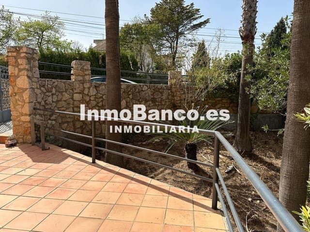 6 bedroom Villa for rent in Chiva - € 2,500 (Ref: 9493876)
