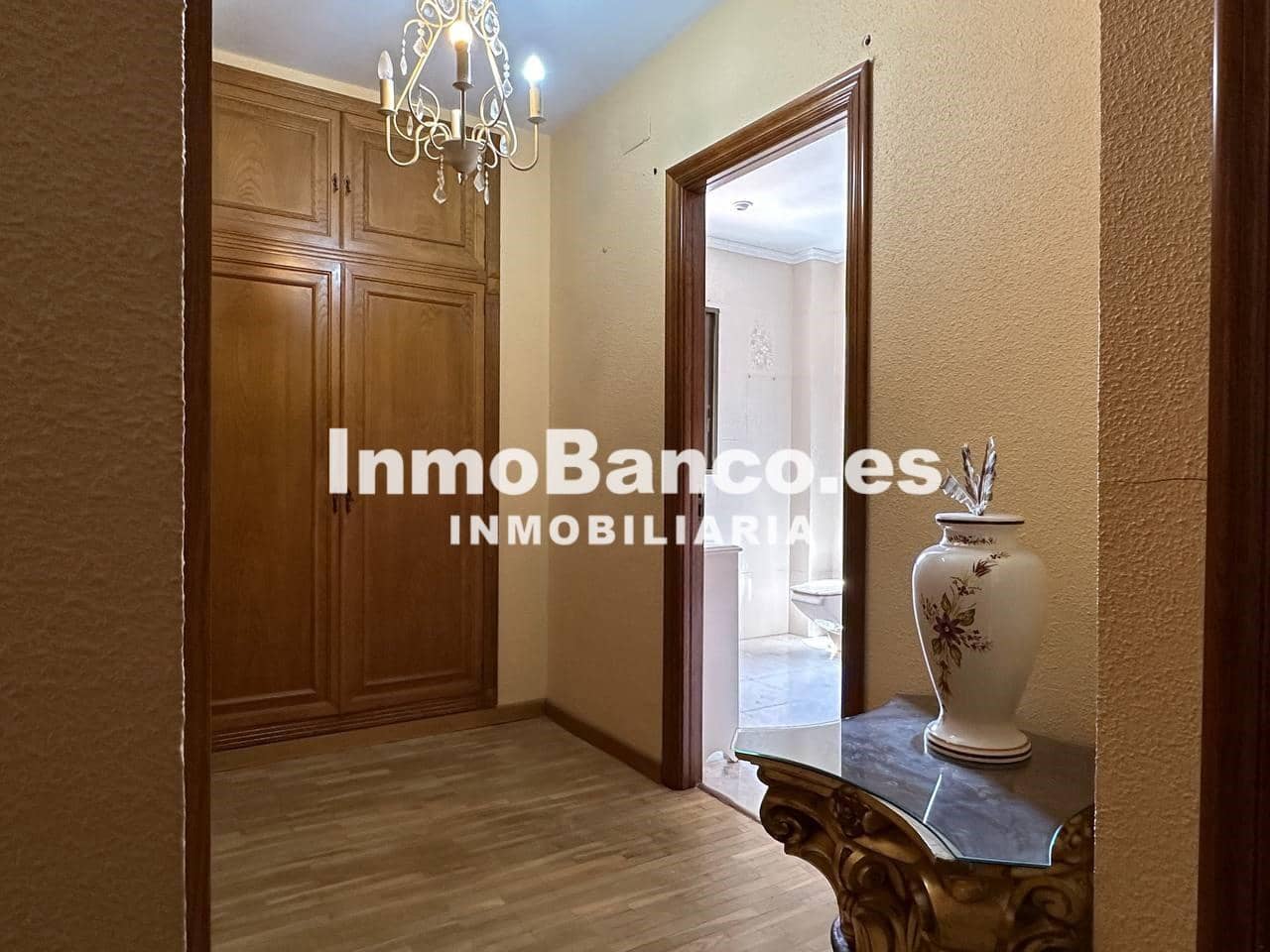 6 bedroom Villa for rent in Chiva - € 2,500 (Ref: 9493876)